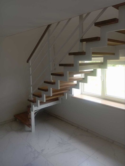 Сходи на замовлення металеві каркаси дерев'яні сходинки