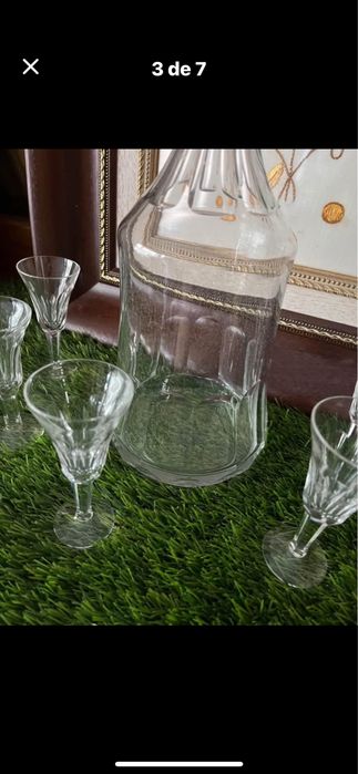 Garrafa em cristal com copos