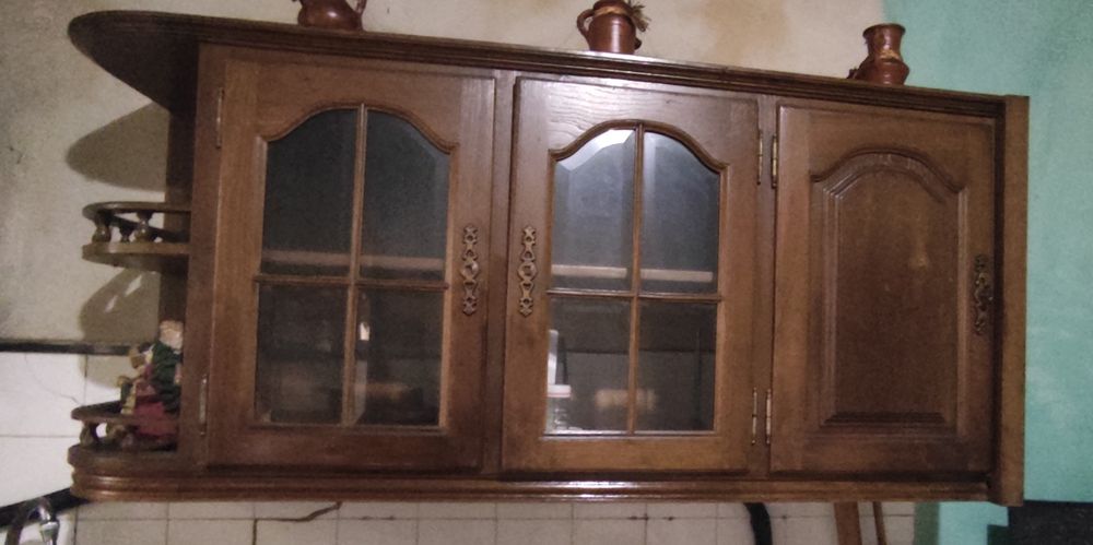 Móvel usado apenas com algumas marcas de tinta