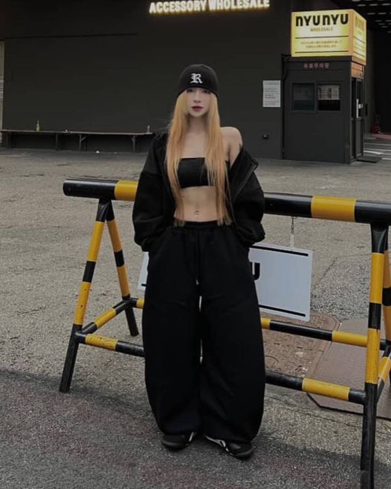 Обʼємний теплий спортивний костюм