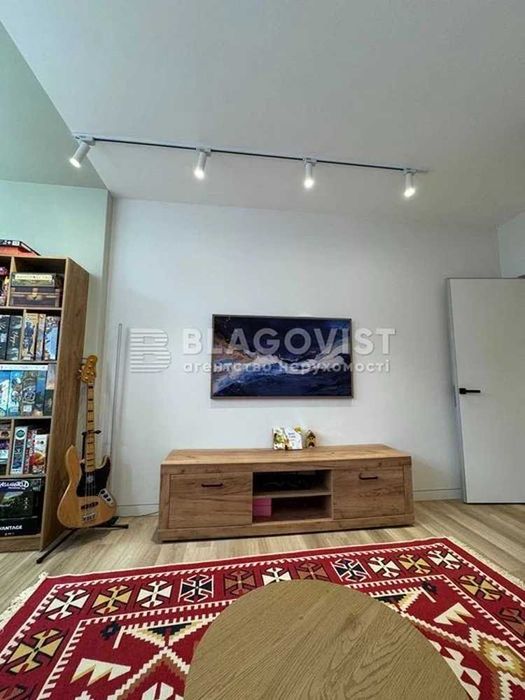 ЖК Варшавський Мікрорайон!2К/69м2 відмінний ремонт тепла зручна