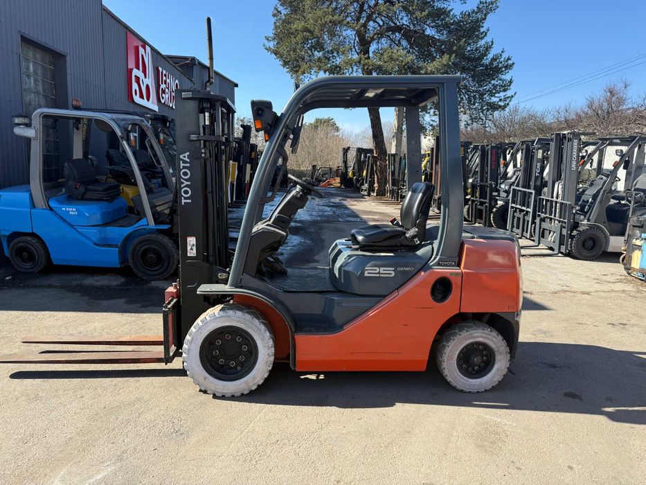 Навантажувач вилковий Toyota 8FD25