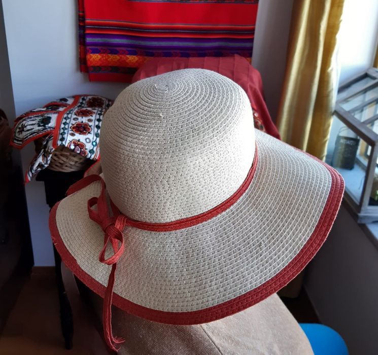 Chapéus  de senhora  Novos