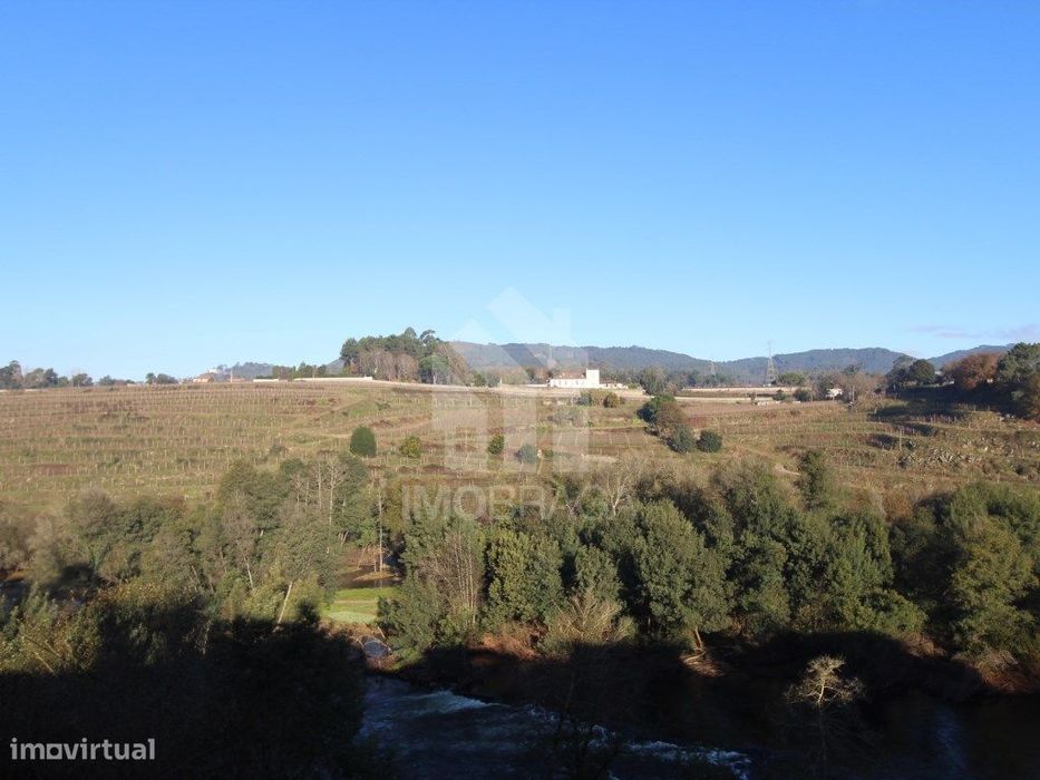 Venda de Lote de Gaveto em Águas Santas, Póvoa de Lanhoso