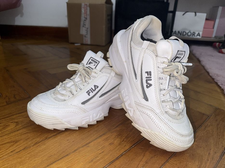Tenis marca Fila - em bom estado