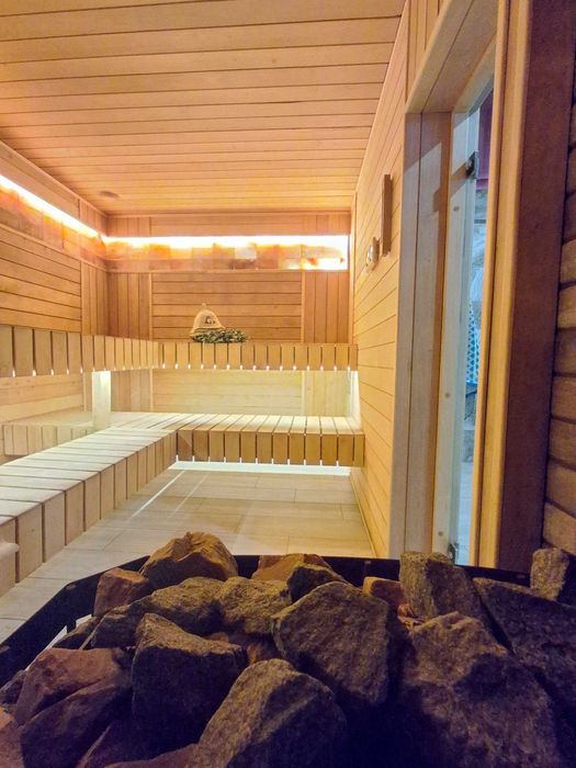 Сауна лазня баня(сольова)на дровах з виходом на воду.Електроенергія є