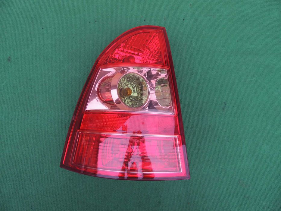 Lampa tylna lewa europejska Toyota Corolla E12 KOMBI LIFT 04,05,06,07