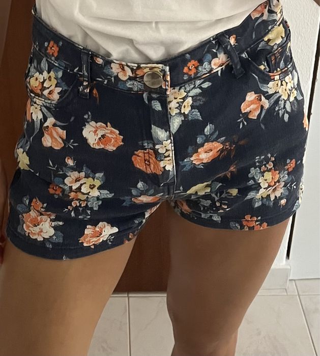 Calções floridos