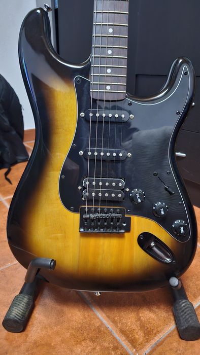 Guitarra Squier by Fender