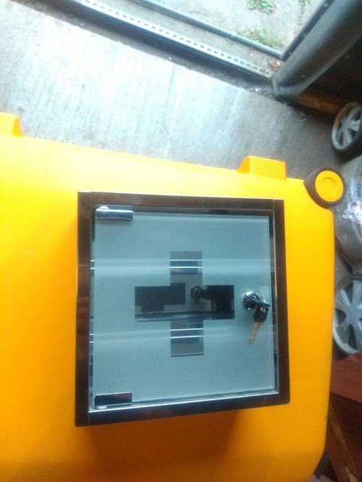 Apteczka łazienkowa 25x25