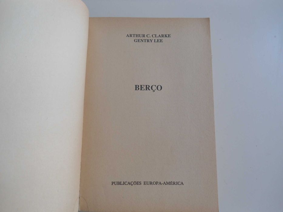 Berço de Arthur C. Clark e Gentry Lee (Nébula nº 35)
