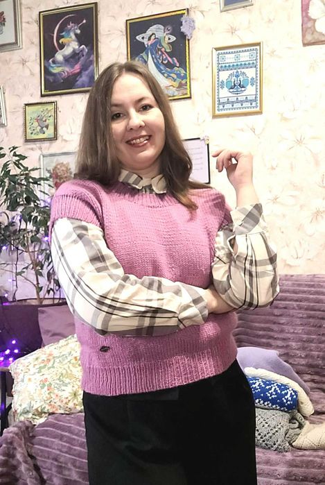 Ніжний рожевий вовняний жилет — теплий та стильний акцент