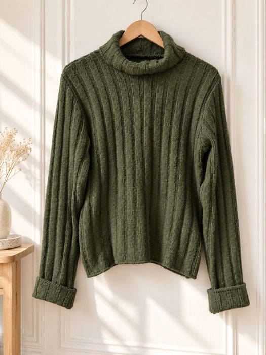 Sweter damski z golfem L oliwkowy khaki prążkowany