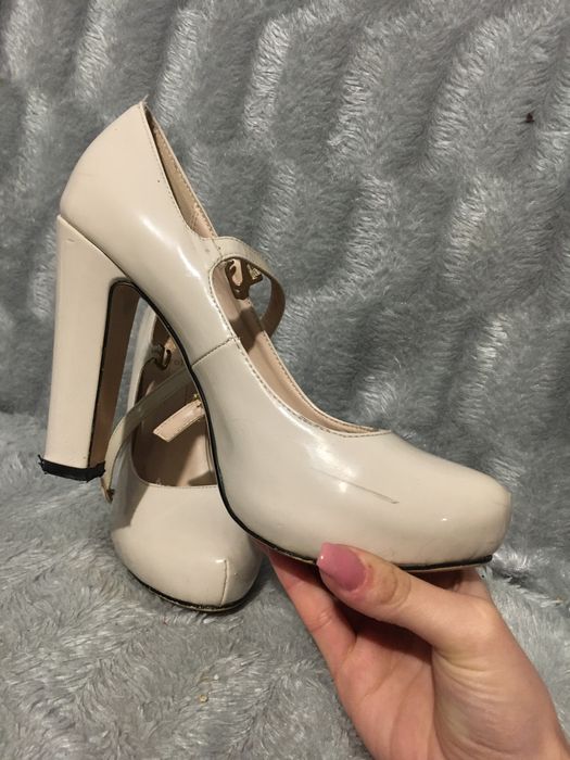 туфлі беживого кольору дуже зручні