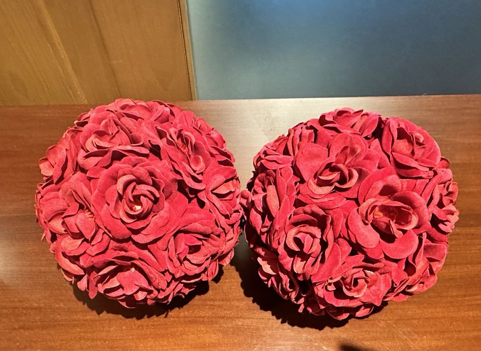 Bolas de decoracao de rosas vermelhas