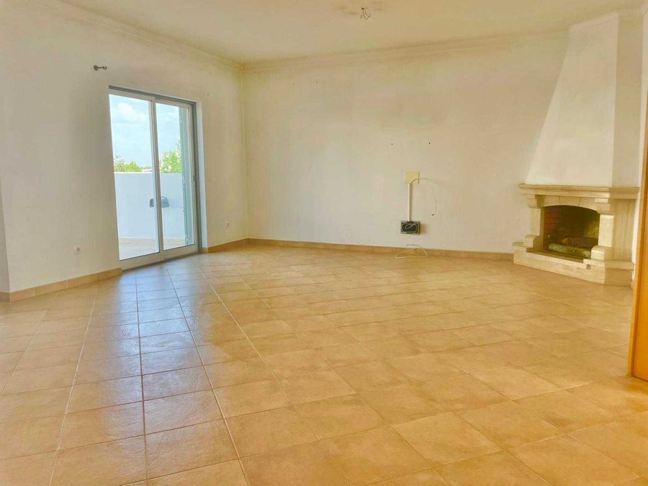 Moradia T3+1 no Pinhal Novo com Espaço Exterior e Garagem