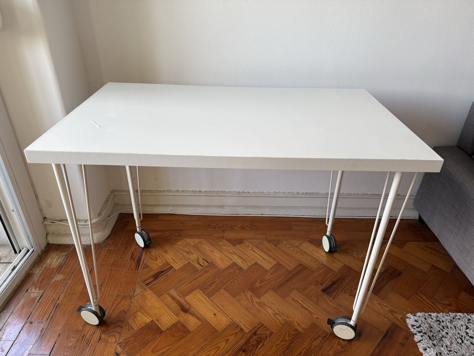 Mesa secretária Ikea