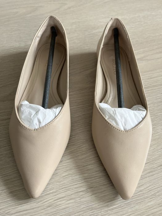 Sabrina Arezzo Beige Leather Pointed-Toe Shoes