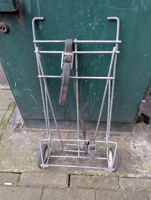 Wózek metalowy na zakupy