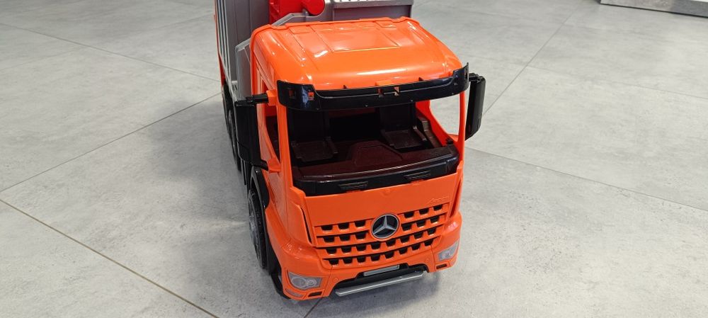 Śmieciarka gigant Lena ciężarówka Mercedes