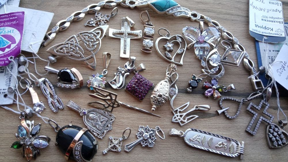 Брошка, кулон , прикраси