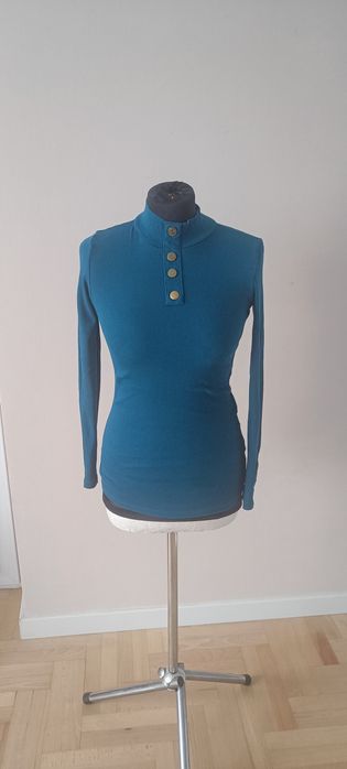 Półgolf prążek złote guziki La Pia