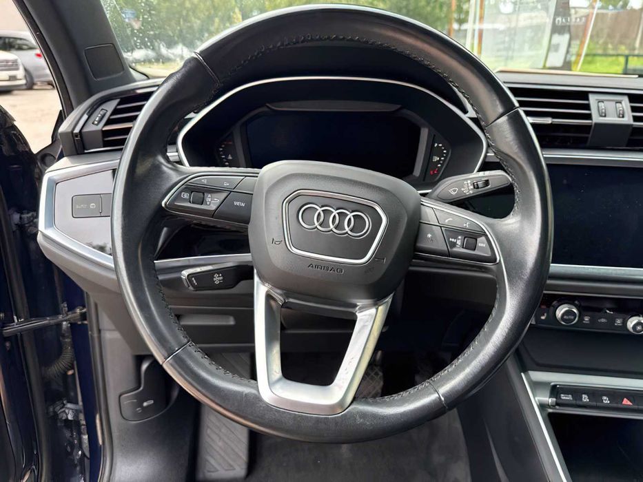 Audi Q3      2020