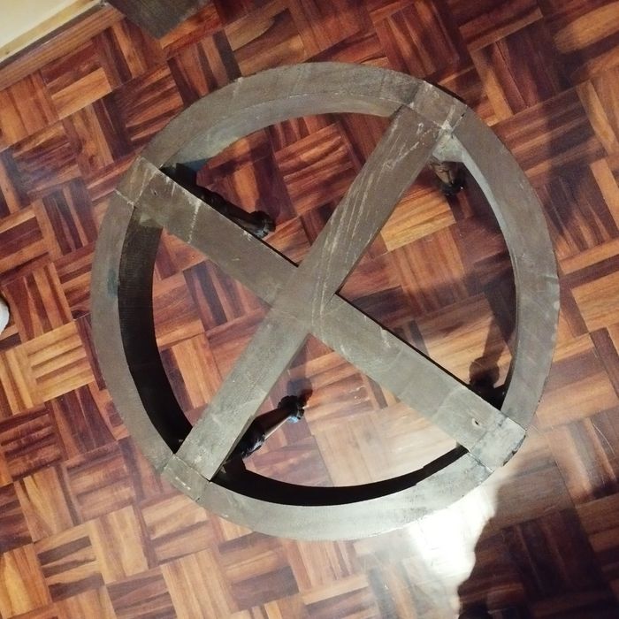 Mesa redonda com pedra mármore