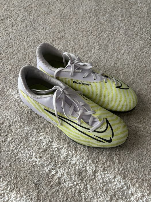 Chuteiras de piton Nike tamanho 36