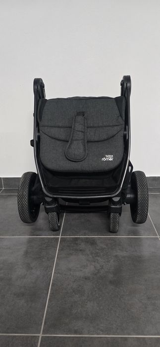 Carrinho Britax Romer B-Agile R + capa de chuva e porta copos