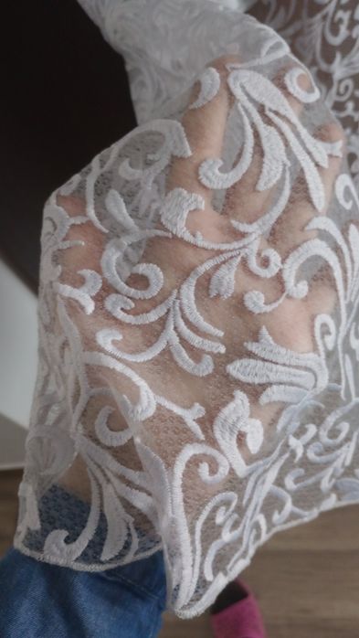 Sukienka z trenem na studniówkę