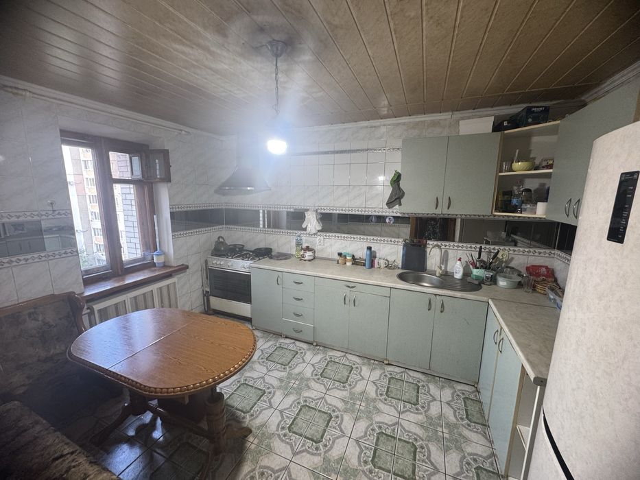 Продам 3-х кімнатну квартиру