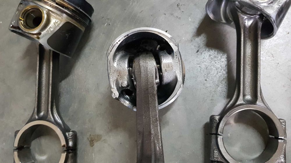 tłok Korbowód AUDI A4 B9 A5 5F 2.0 TDI DEU 04LB