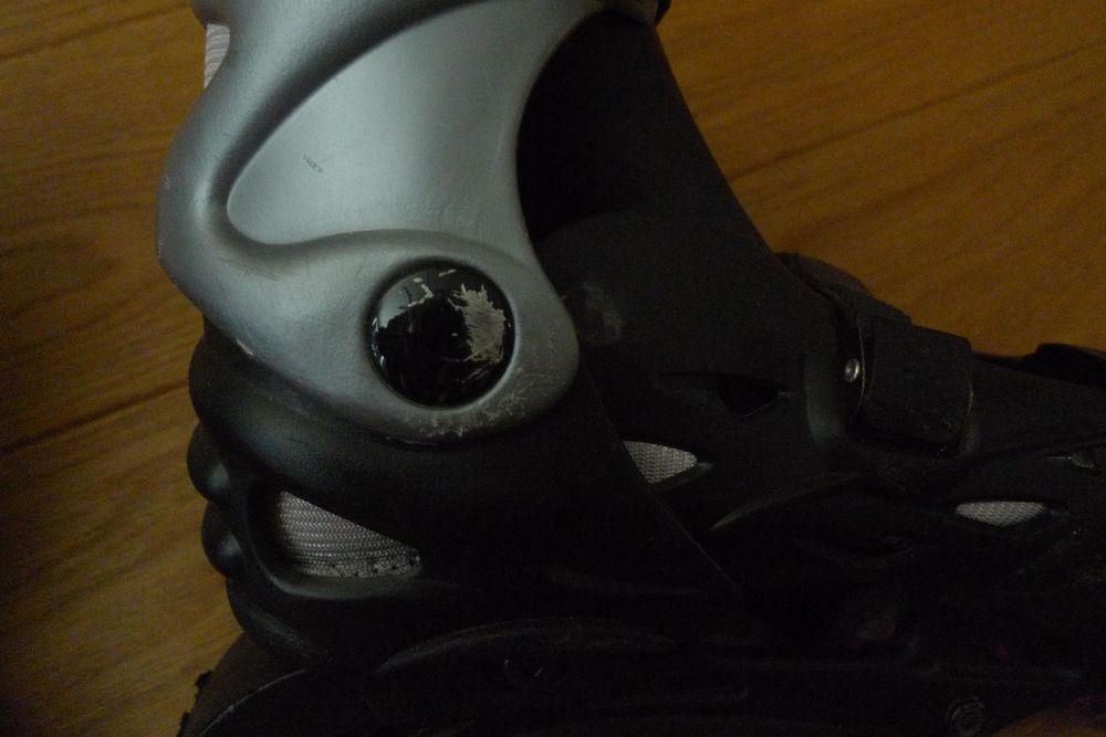 Ролики Walmart США 
Розмір регулюється з  20,5 - 25 см