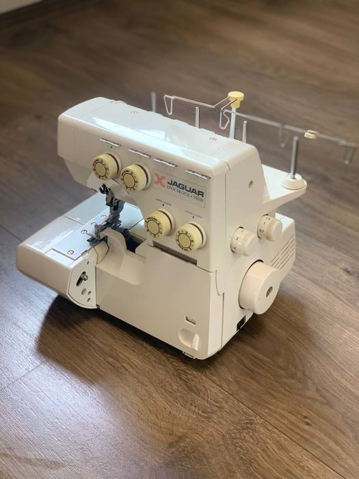 Оверлок Jaguar Epochlock 550D