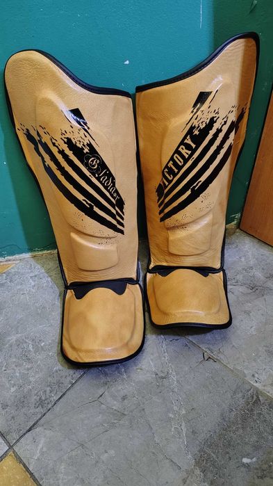 Ochraniacze na piszczele i stopę Gladiator Victory Old School - rozmiar L