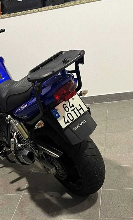 Suzuki GSX 1400 em estado impecável