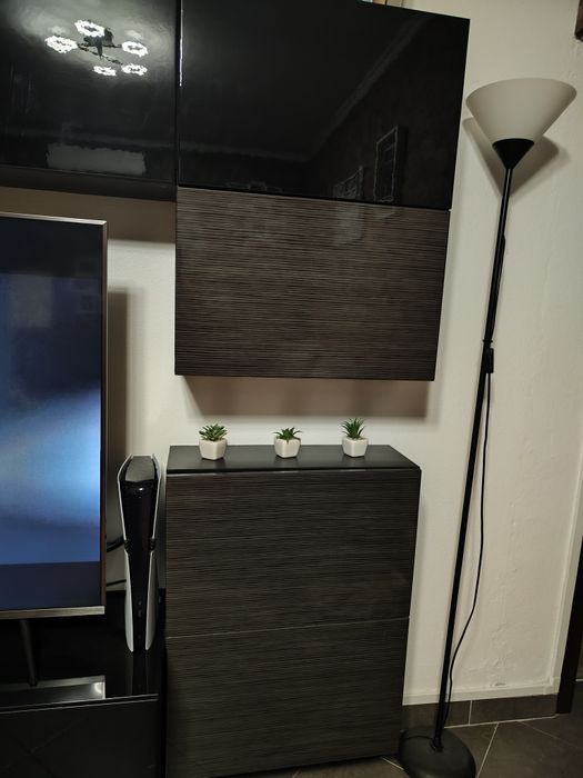 Móvel de sala IKEA Besta com portas lacadas
