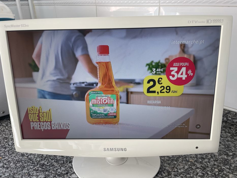 Televisao a funcionar ns perfeicao  45 cm por 30 cm de altura