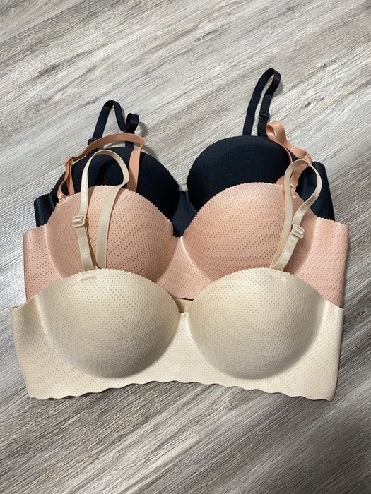 Бюстгальтери нові