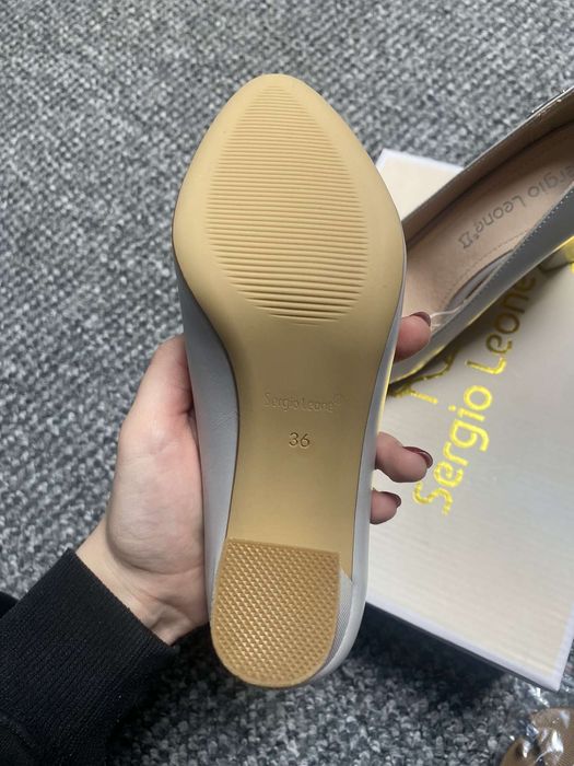 Buty na słupku srebrne