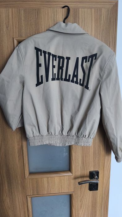 Beżowa  bomberka  z limitowanej kolekcji Zara x Everlast
