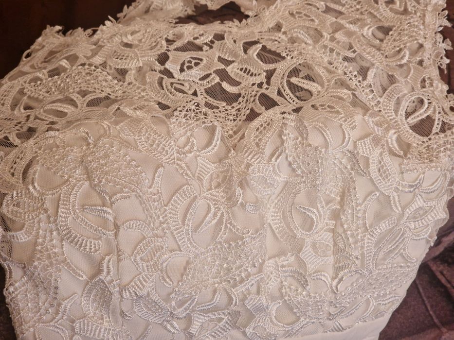 Весільна сукня біла