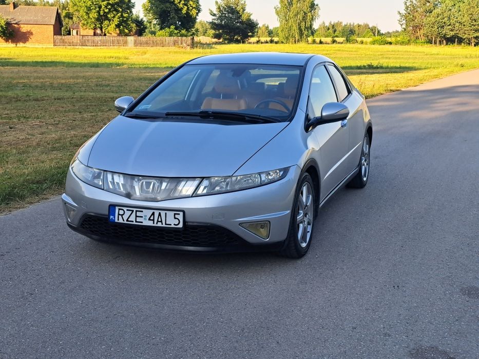 Honda**Civic**1.8**Bezyna **2006**Gaz**Rok**