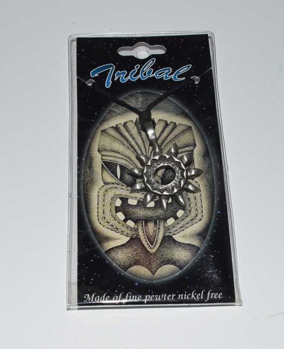 Colar Tribal com pingente em estanho de refinada qualidade