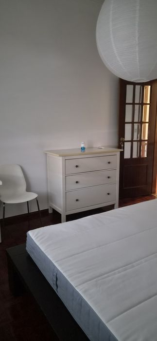 Aluga-se quarto para casal em Vale de Figueira