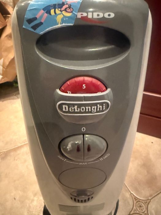 Масляний обігрівач Delonghi