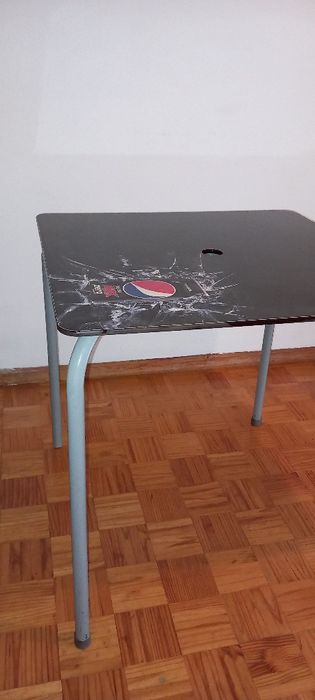 Conjunto de mesa e 4 cadeiras Pepsi Max
