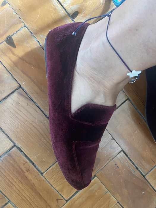 Sapatos Loafers de veludo bordeaux - ZARA