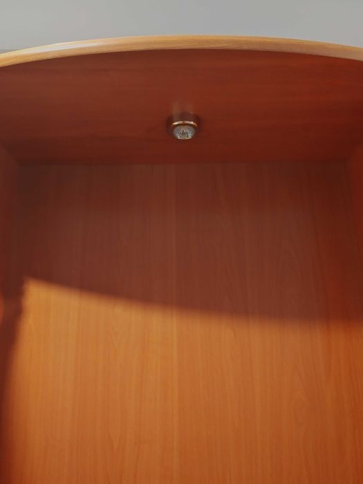 Mobília de sala cor de cerejeira com cristaleira (c/ iluminação)